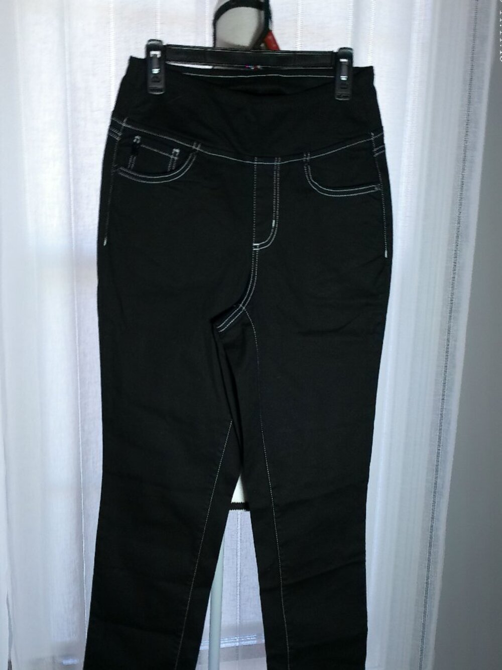 BELLE by Kim Gravel 5 Pocket Stretch Black Jeans w/ White Stitch Capri Jeans 6